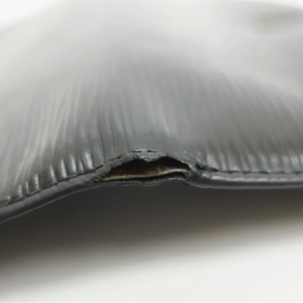 LV wallet along with code Epi black with logo on bottom right corner. . - Picture 10 of 10